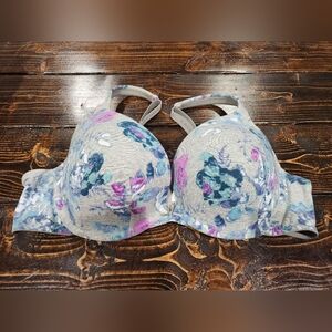 Gently used boost plunge 42C tgrey floral bra